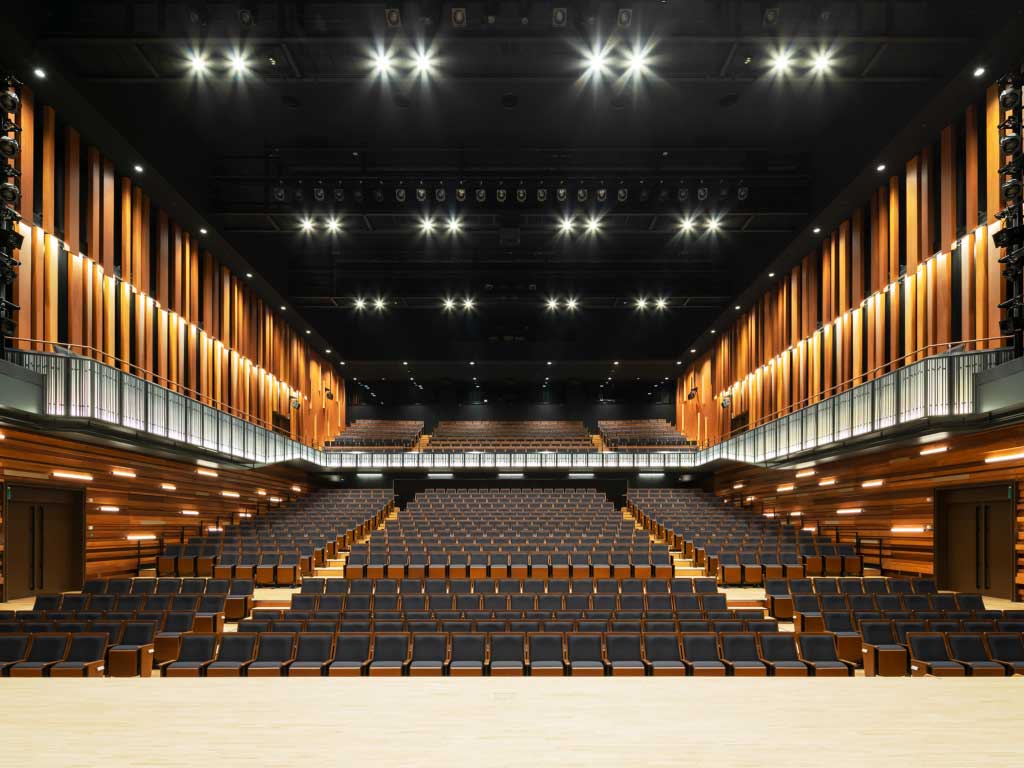 スタッフの作業