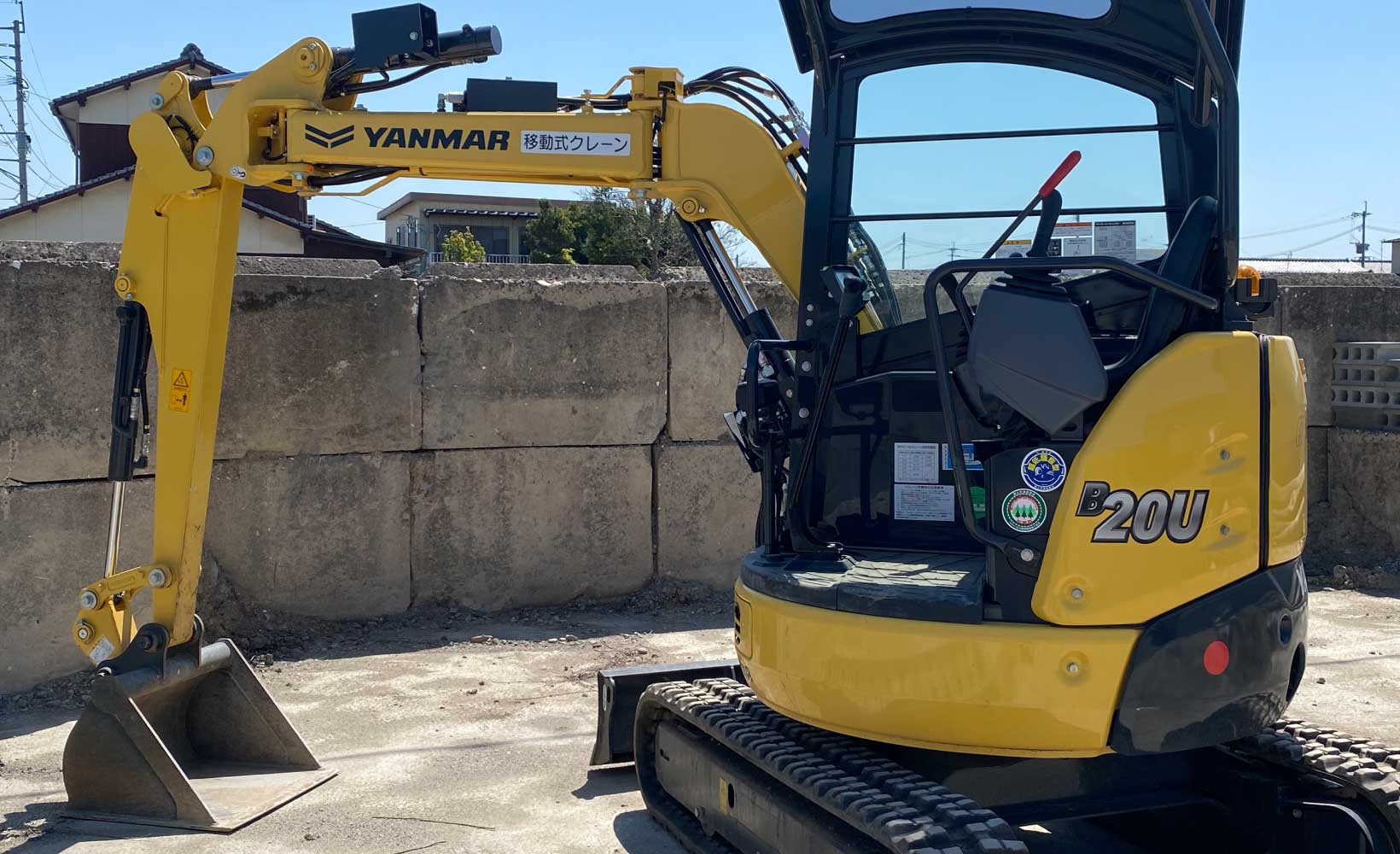 クレーン付きバックフォー