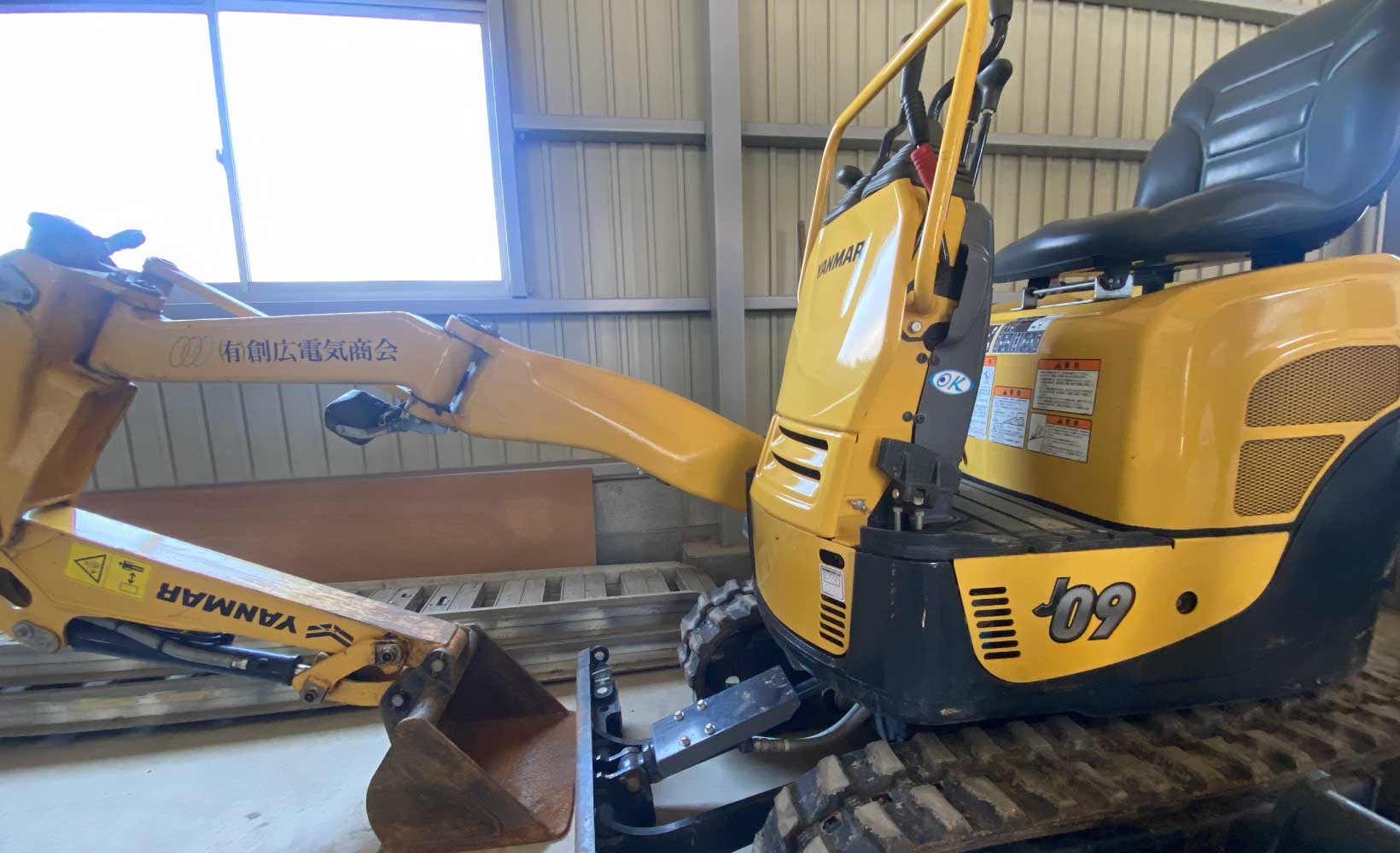 小型バックフォー