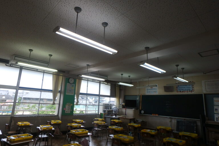 【施行事例】蒲池小学校照明取り換え工事